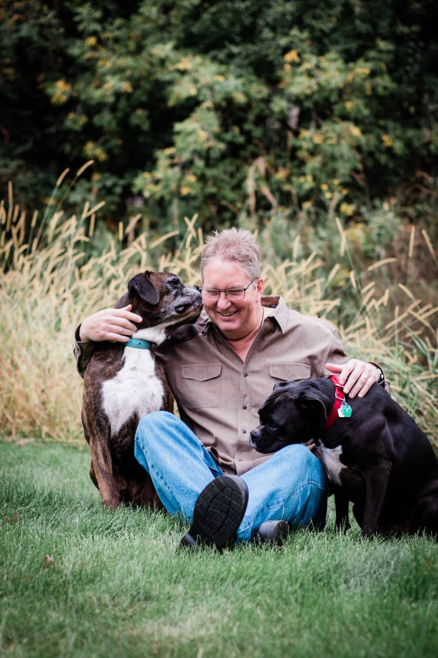 bill macfarlane with his dogs